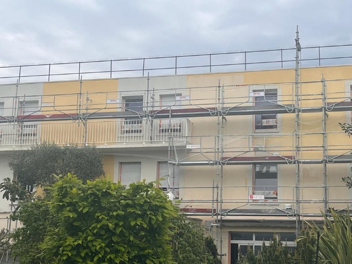 Contactez Monti pour réaliser un ravalement de façade pour votre hôpital ou clinique