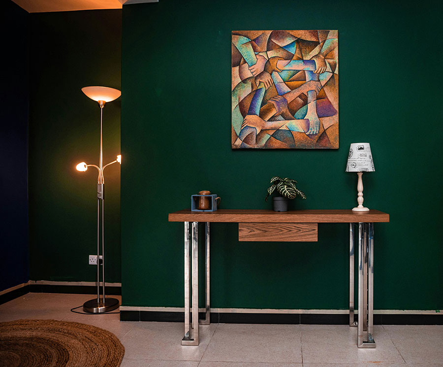 Peinture verte sur les murs d'un salon 