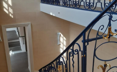 Travaux de peinture dans l’escalier d’honneur du pavillon Vendome de Clichy-la-Garenne en collaboration avec Magali Malo image 3