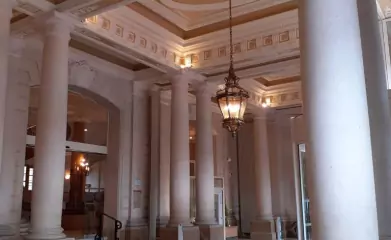 Hall d'entrée de l'hotel de ville de Levallois-Perret image 3
