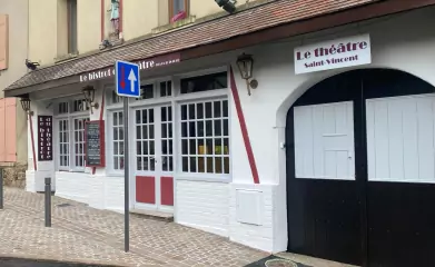 Ravalement de façade du Bistrot du théâtre à Jouy-le-Moutier image 2
